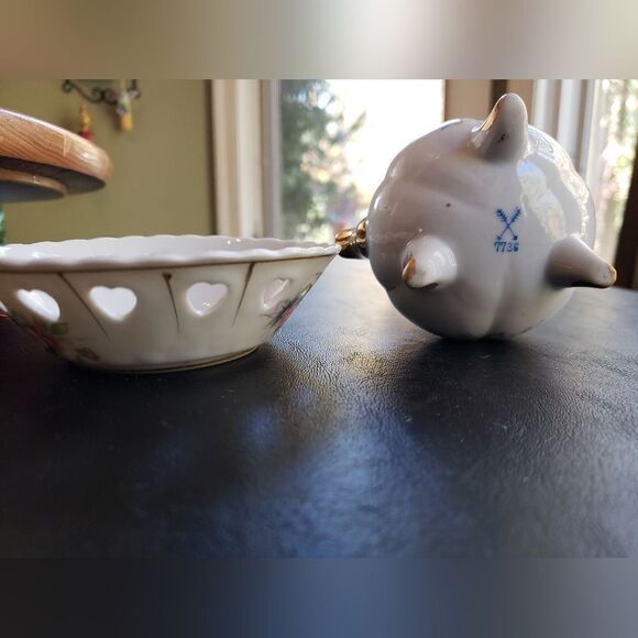 Mid Century Cabbage Rose Mini Oil Lamp - Picture 4 of 6